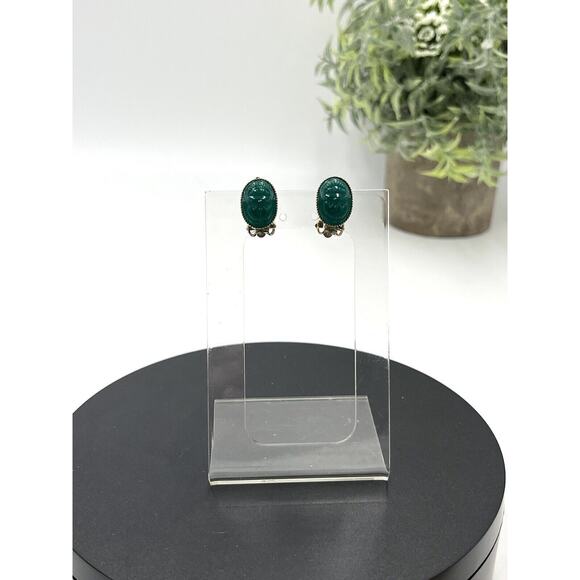 Vintage Green Swirl Glass Carved Scarab Gold Tone Protection Clip-on‎ Earrings - Picture 12 of 12